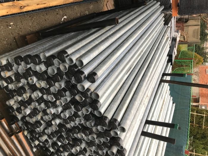 słupki pod siatkę fi 48,3x2,9mm