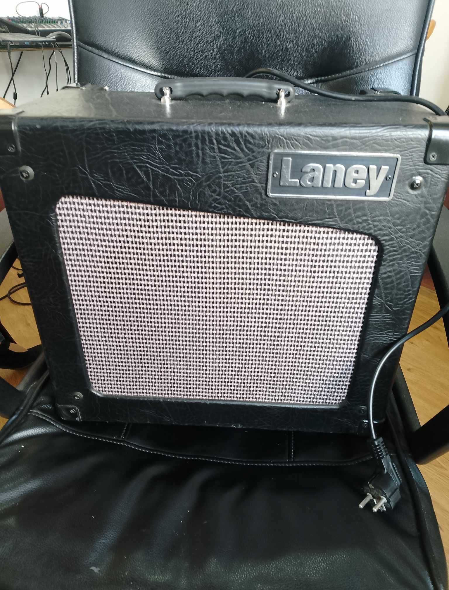 amplificar Laney a válvulas 15w 12"