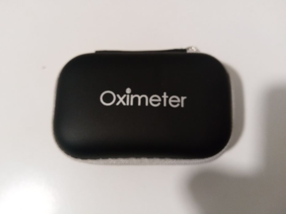 Oximetro com bolsa de transporte e fio.