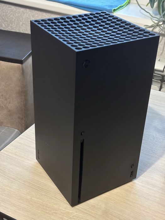 Xbox Series X 1Tb 2 геймпади