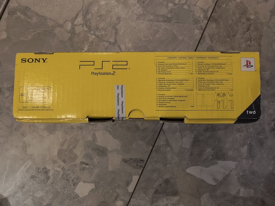 PlayStation 2 z kartonem