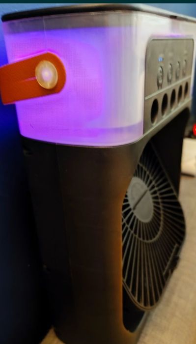 Wentylator nabiurkowy z mgiełką wodną biały