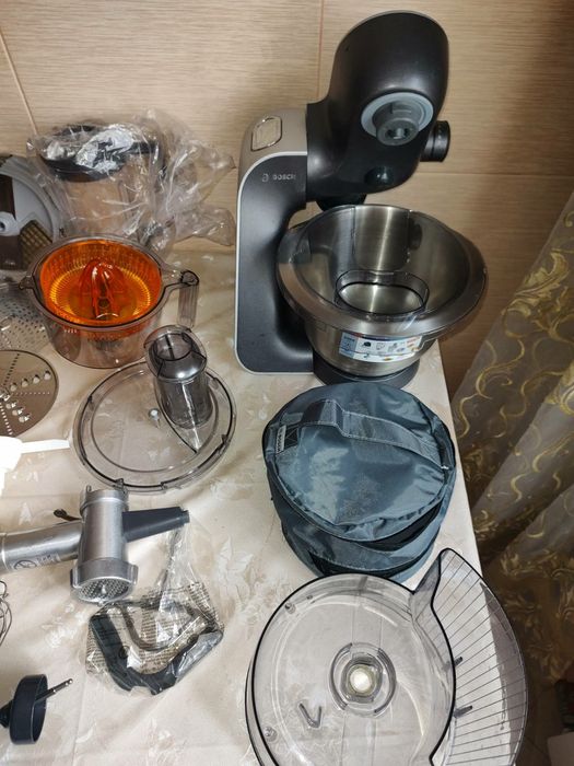 Кухонний комбайн Bosch MUM58M64