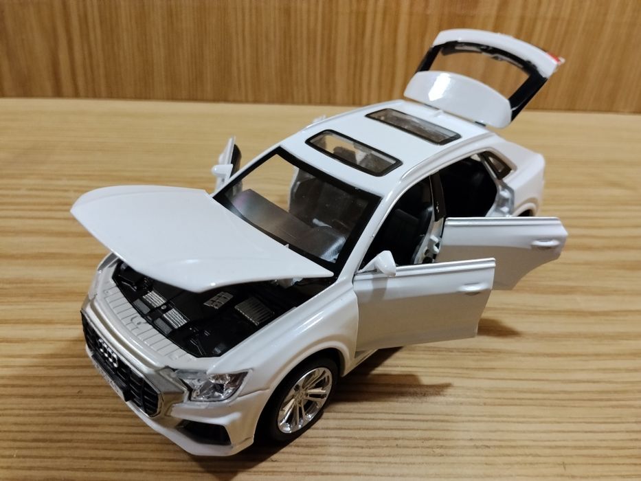Модель Audi q8 1:32 Автопром металл свет звук инерция Ауди  машинки