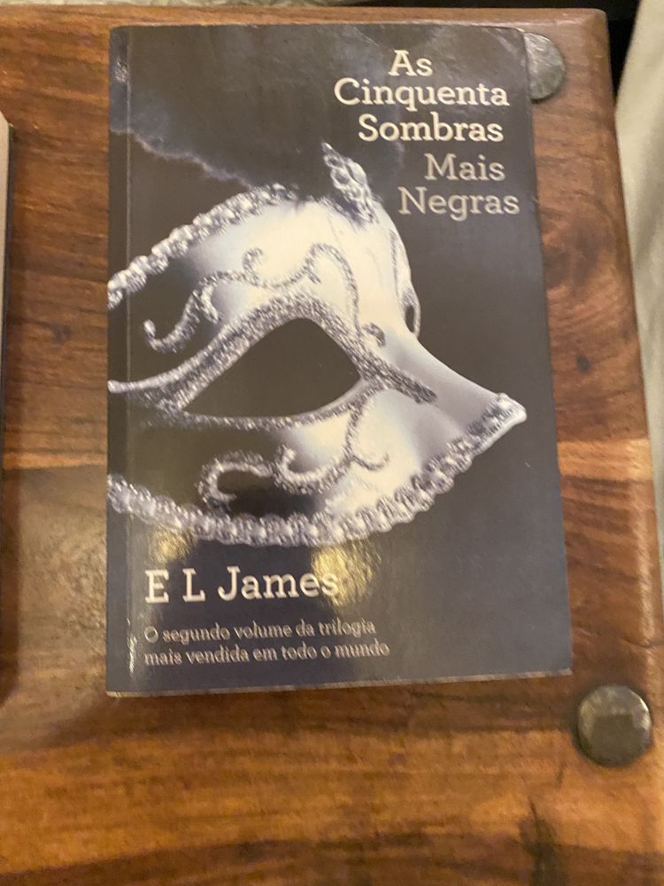 Coleção de livro “ As cinquenta sombras de Grey”, em bom estado.