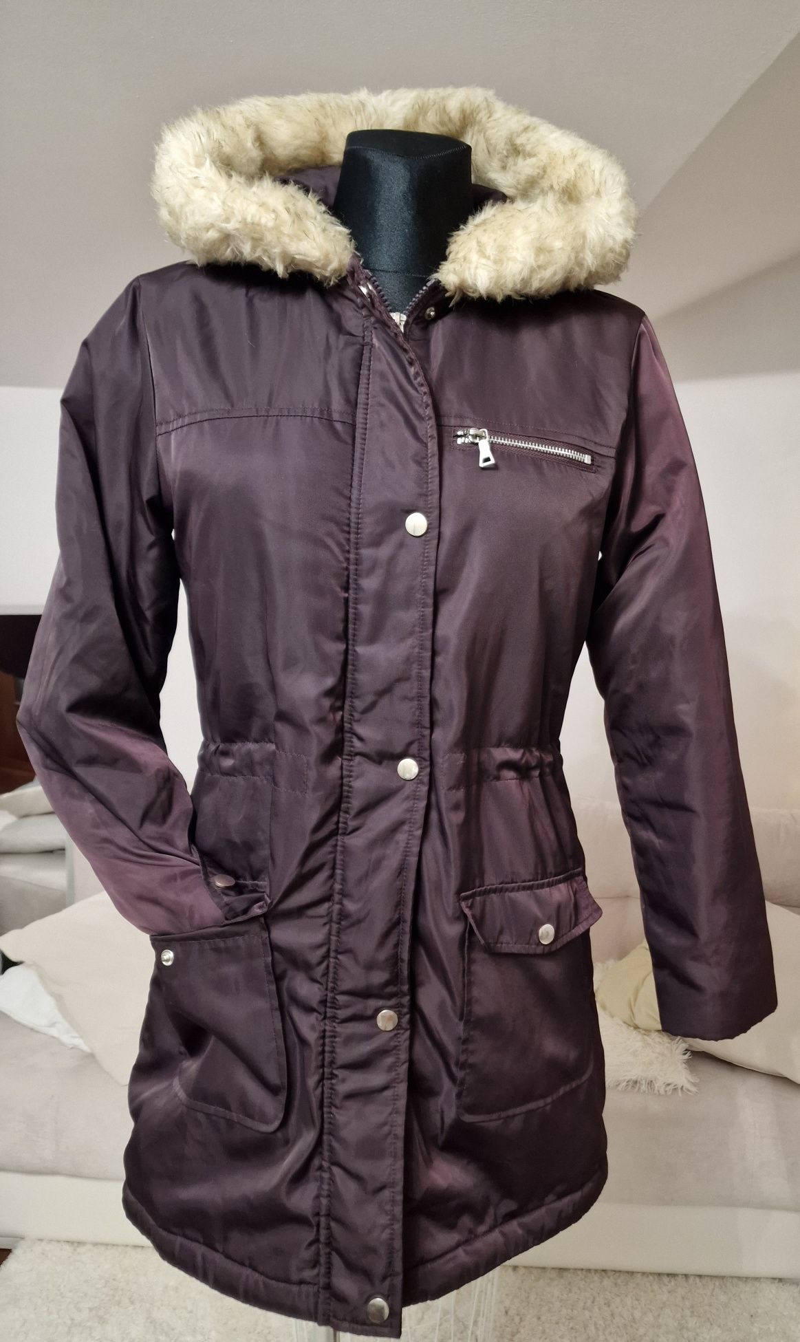 Kurtka parka z kapturem."Dorothy Perkins ".