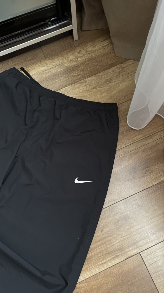 Нейлоновий спортивний костюм Nike HyperShield