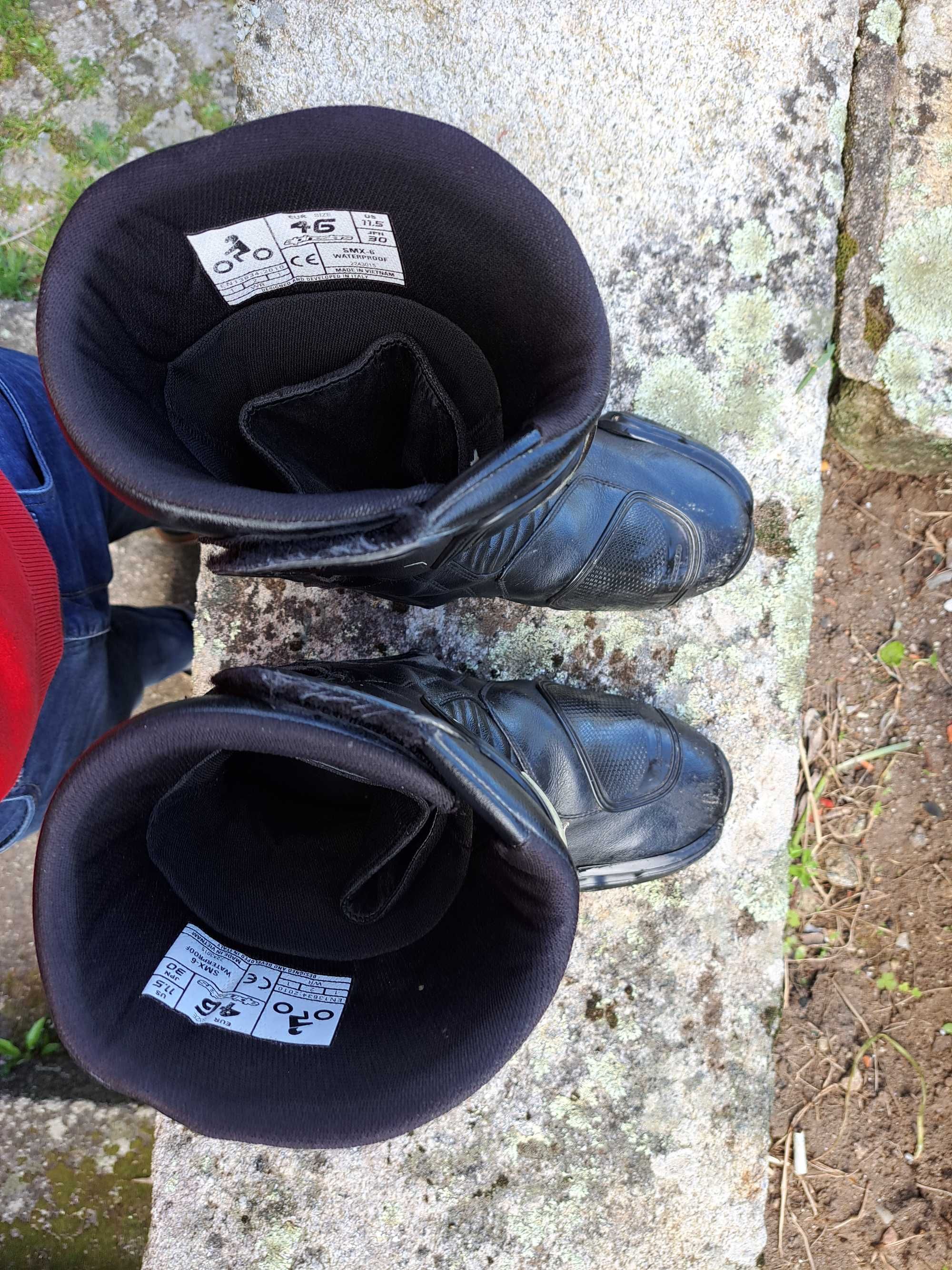 Botas AlpineStars, casaco Spidi e capacete AGV