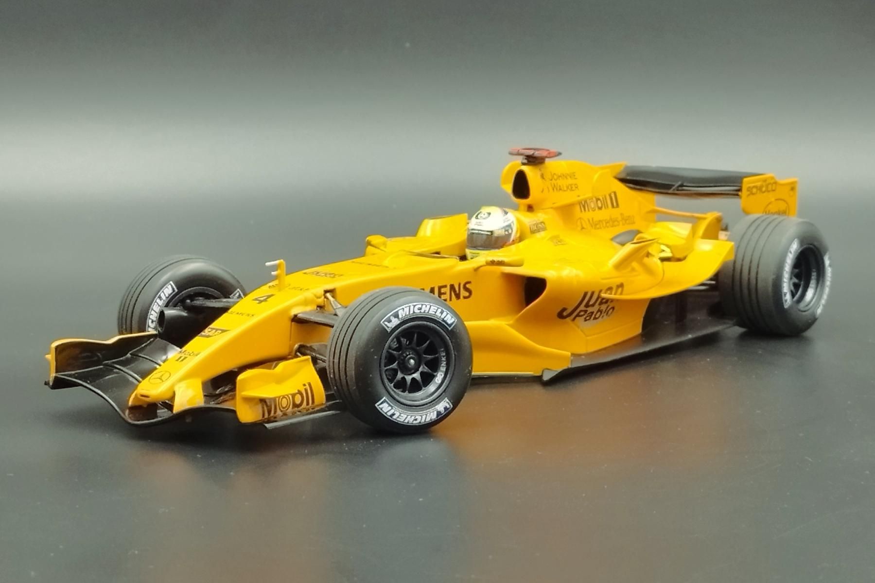 1:18 F1 McLaren Mercedes MP4-21 K Raikkonen Interim Livery Minichamps