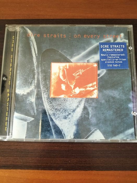 CD da banda Dire Straits - on every street, em ótimo estado