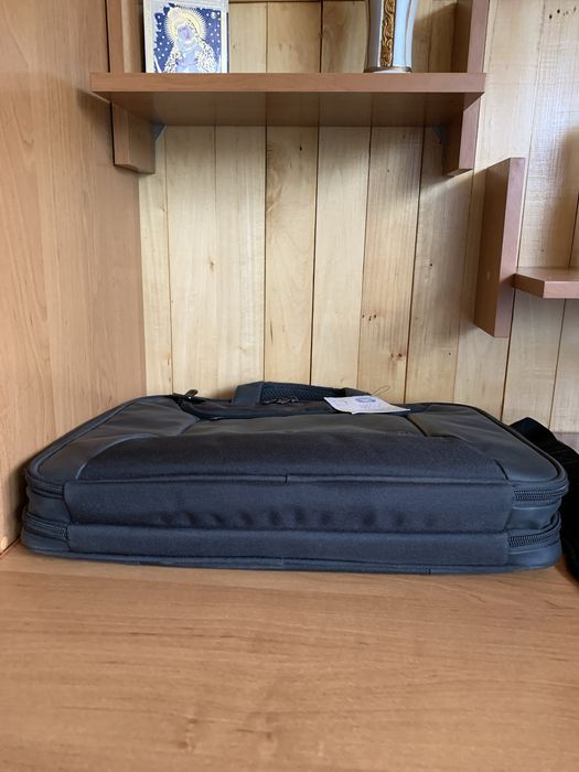 Сумка фірми”hp”для ноутбука 15.6 дюймів нова роз.42*30*7 см.