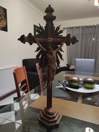 Crucifixo em madeira século XVIII