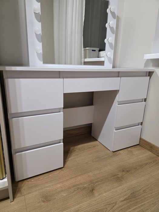 Toaletka  z lustrem Glamour LED  Stan IDEALNY