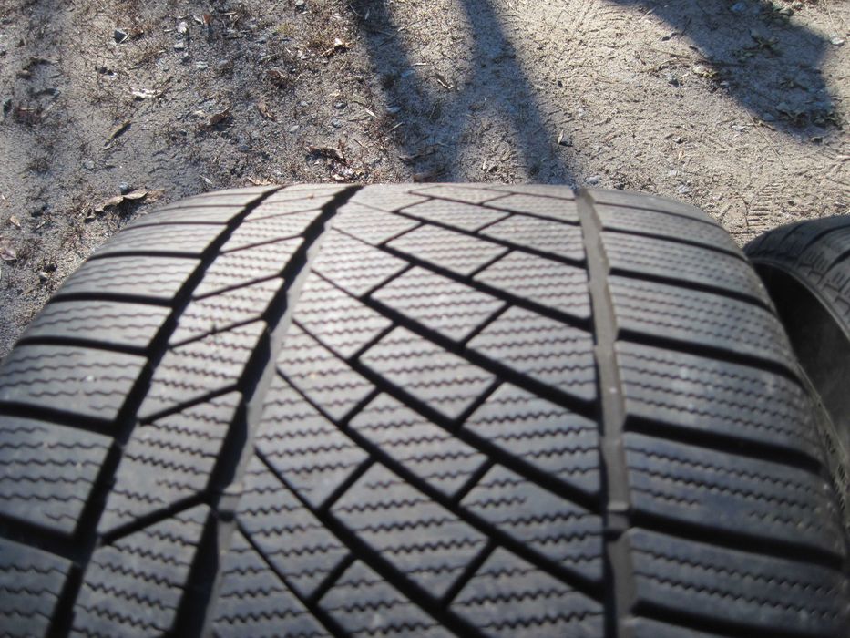 Продам зимнюю резину Continental разно широкую 295*35 R19, 245*35 R19