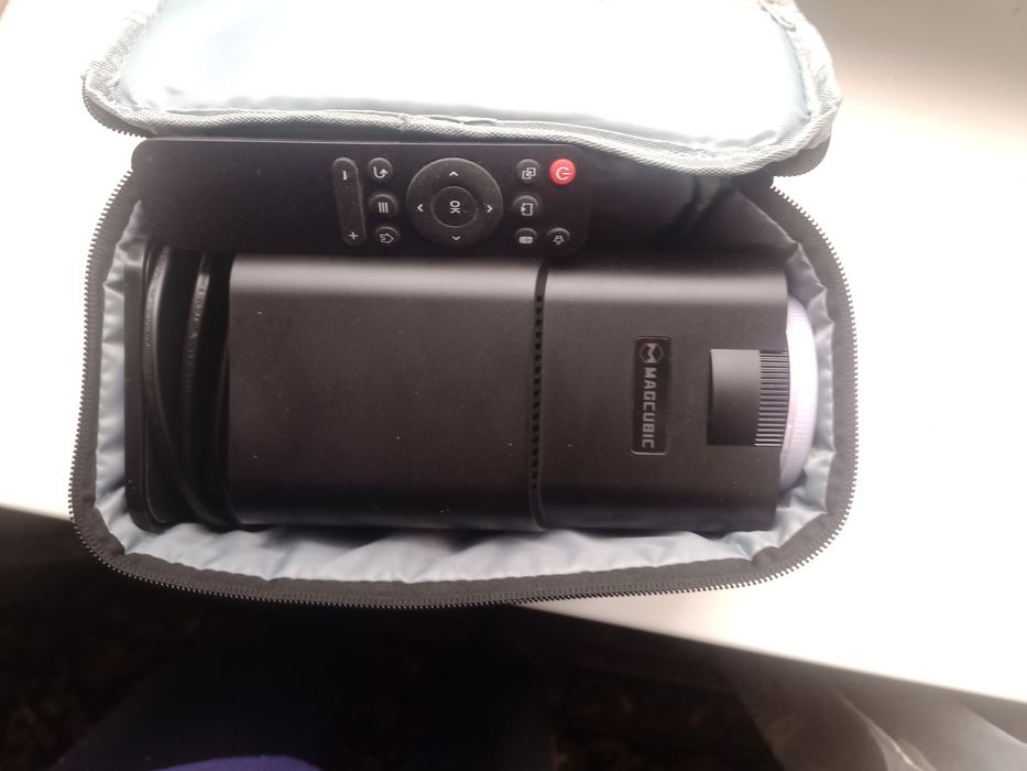 Magcubic HY320 — Smart 4K Проєктор