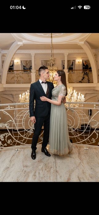 Miętowa długa suknia