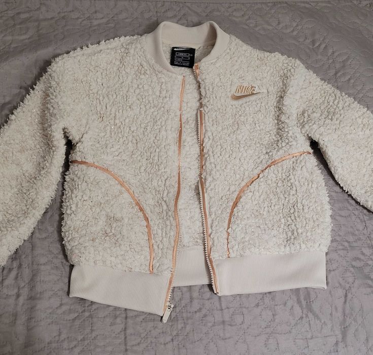 Kurtka Nike 140/146 bluza bomberka baranek