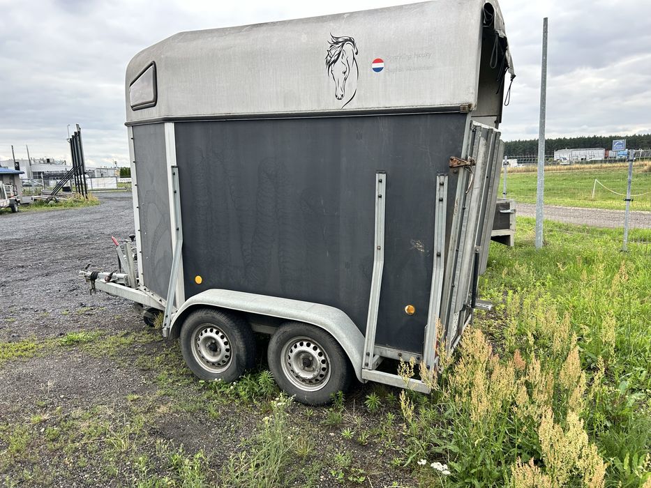Przyczepa do przewozu koni na 1,5 konia ,koniowoz