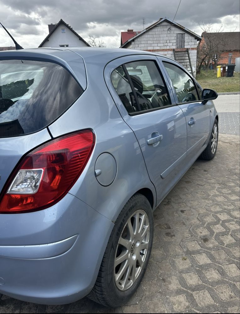 Opel corsa D 2007 rocznik