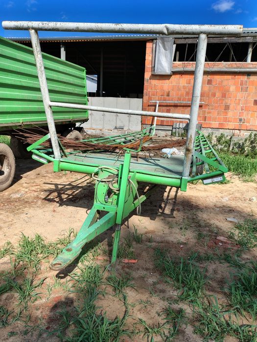 Przyczepa do bel , słomy , laweta