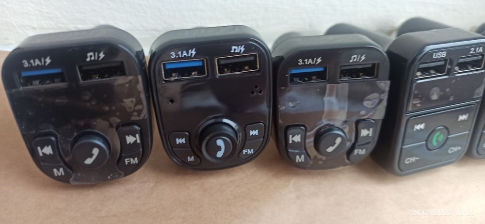 ФМ модулятор для авто в прикурювач
Має блютуз