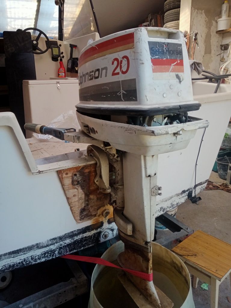 Silnik zaburtowy Johnson Evinrude 25 HP 2T plus manetka