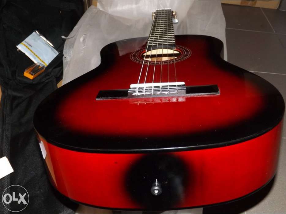 Guitarra clássica 4/4 vermelha e set