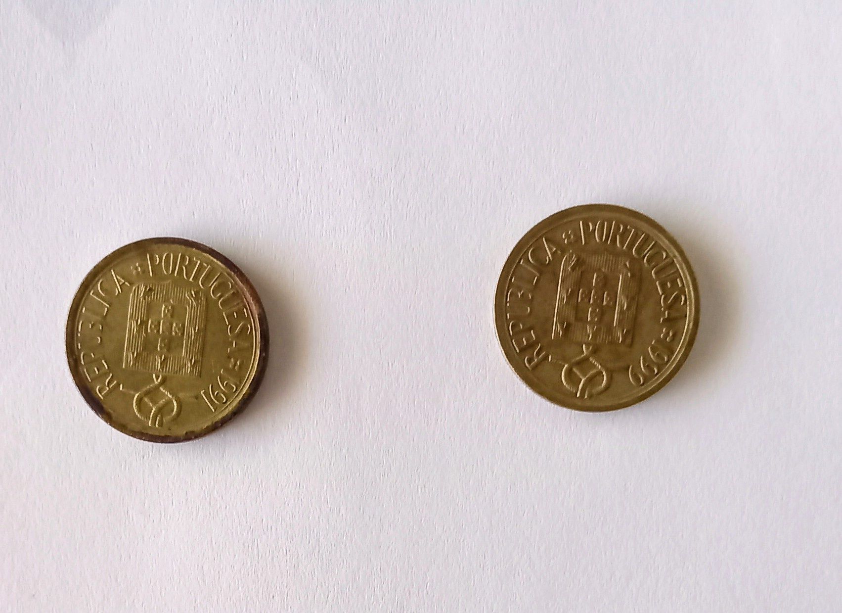 moedas 1991 e 1999 de 10 escudos República Portuguesa