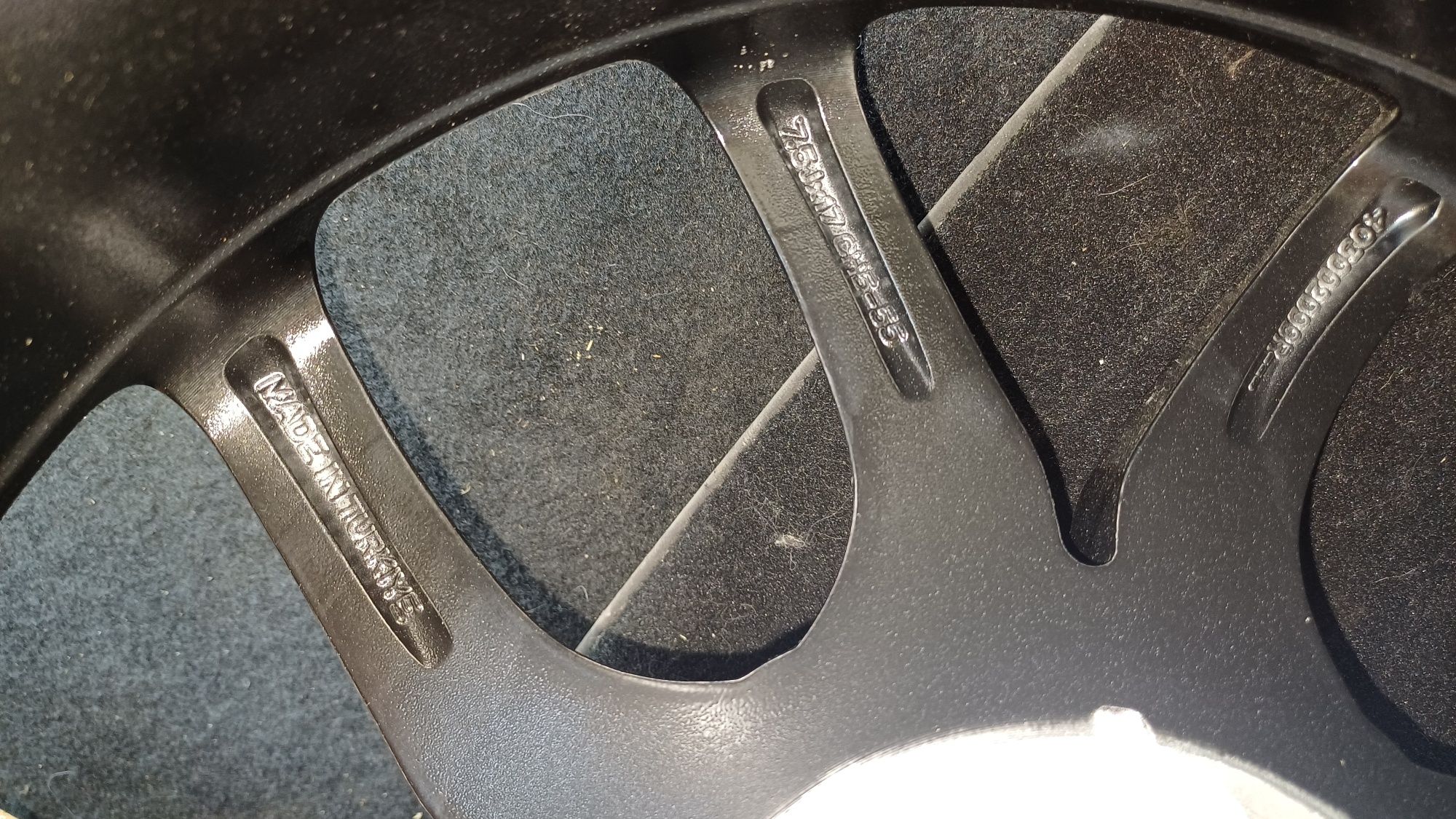 Felga aluminiowa czarna clio lV Rs 17 cali