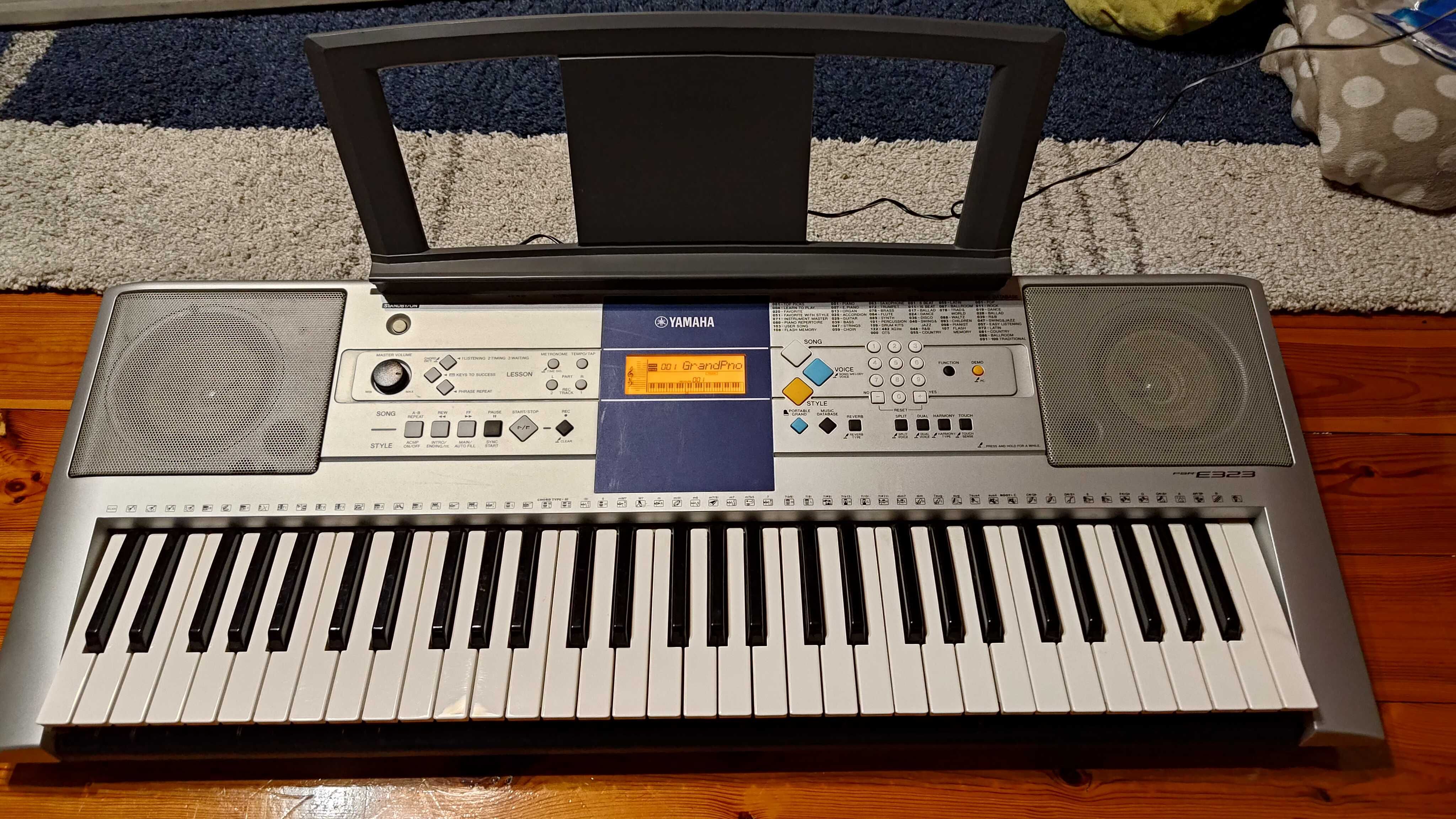 Keyboard Yamaha PSR E323