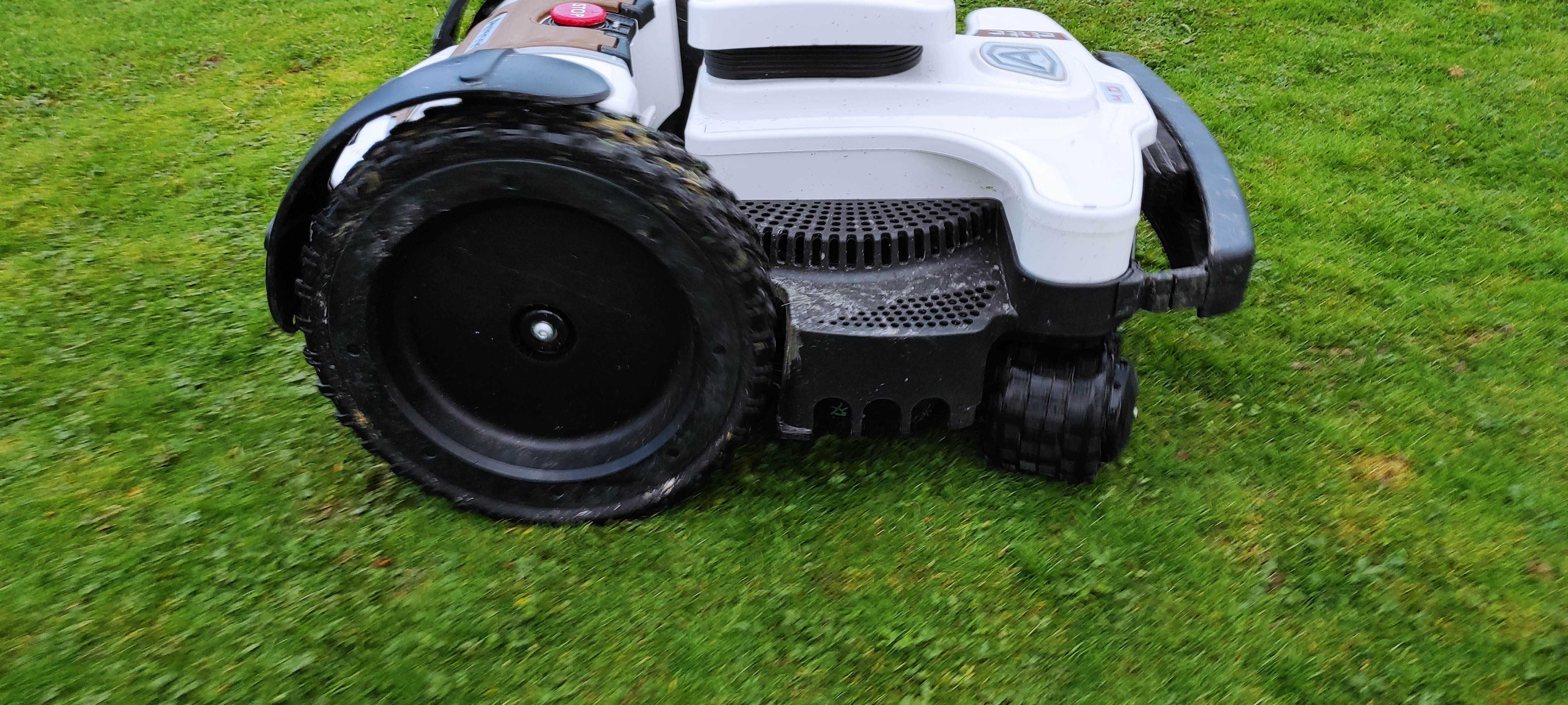 Kosiarka automatyczna Ambrogio 4.0 ELITE 4WD do 3500m2 robot koszący