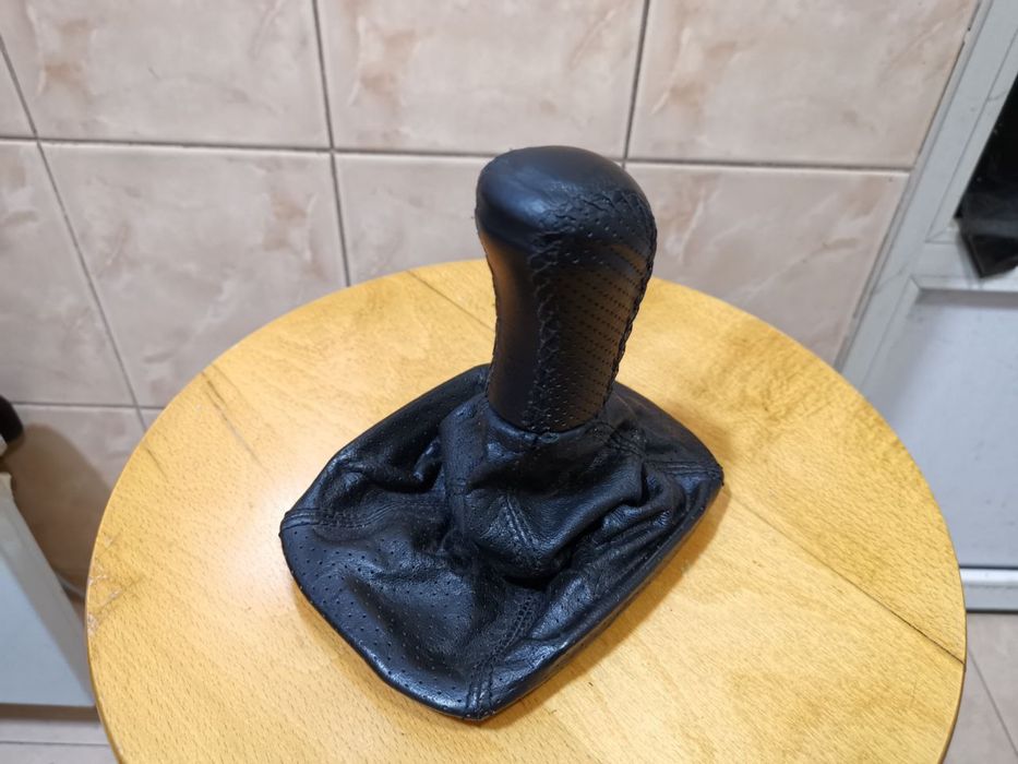 Продам чехол и ручку кпп на Skoda Шкода Тур.