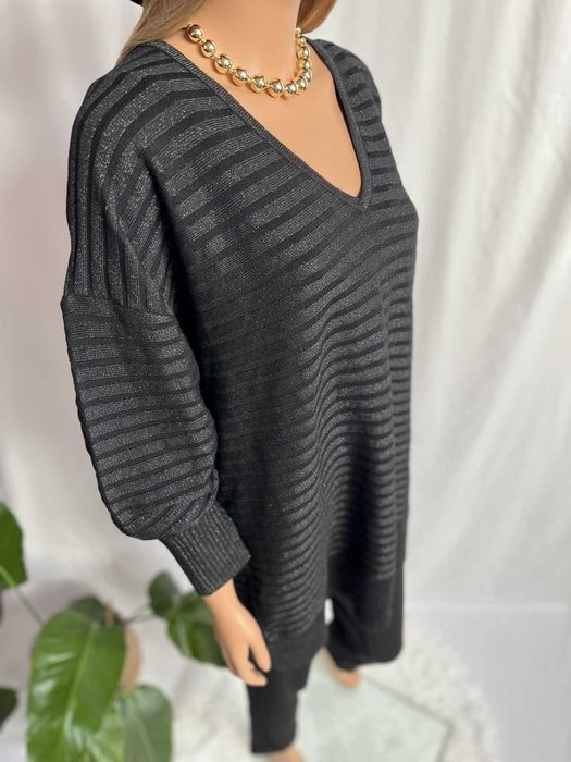 Sweter damski C&A oversize czarny w paski z dekoltem V