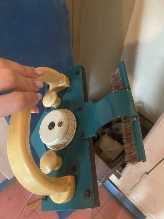 Продам вязальную машинку