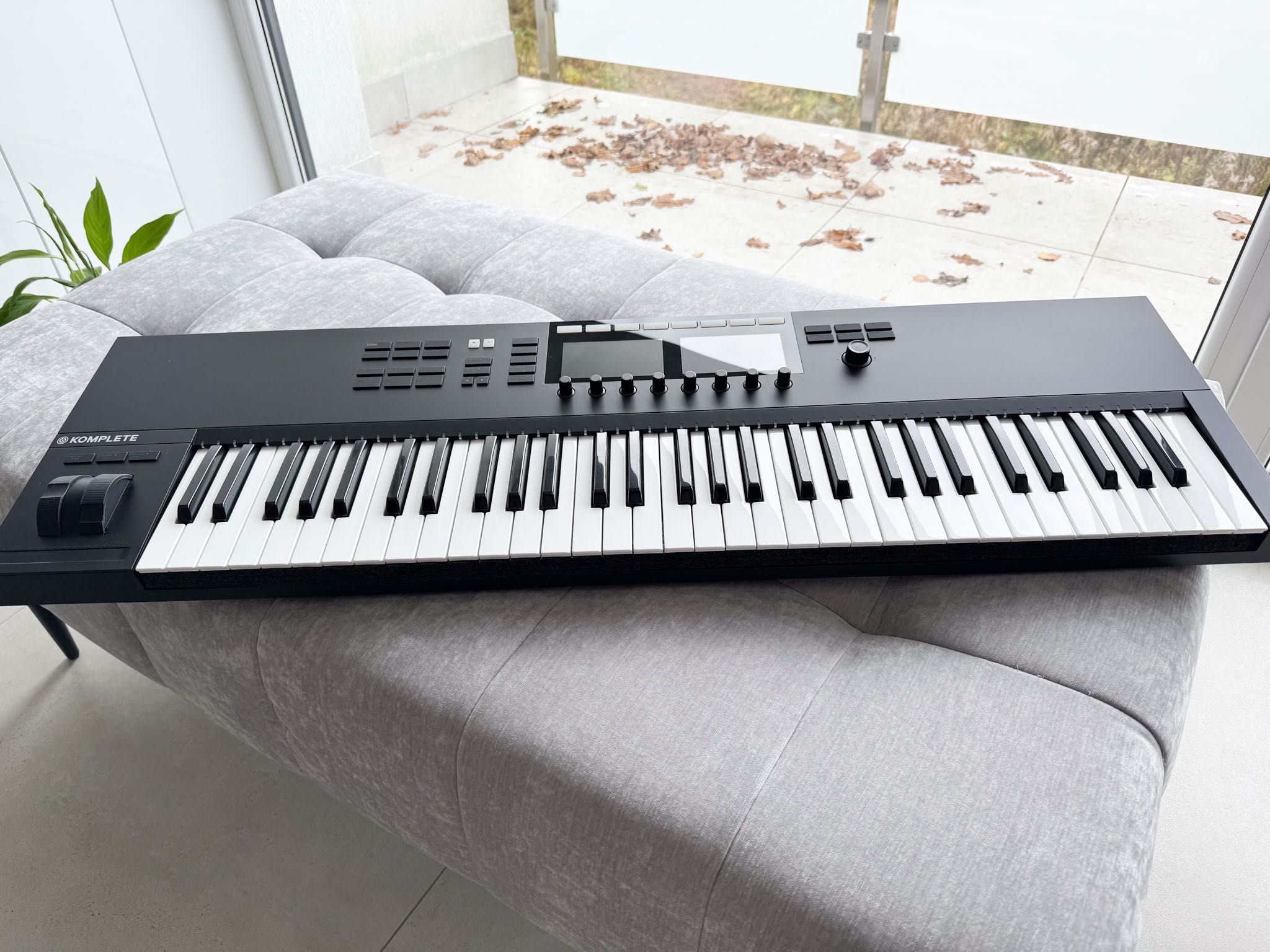 Komplete KONTROL S61 MK2