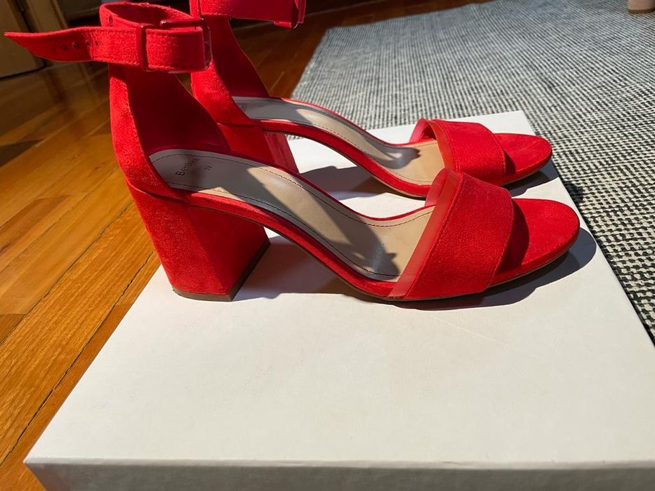 Sandálias vermelhas