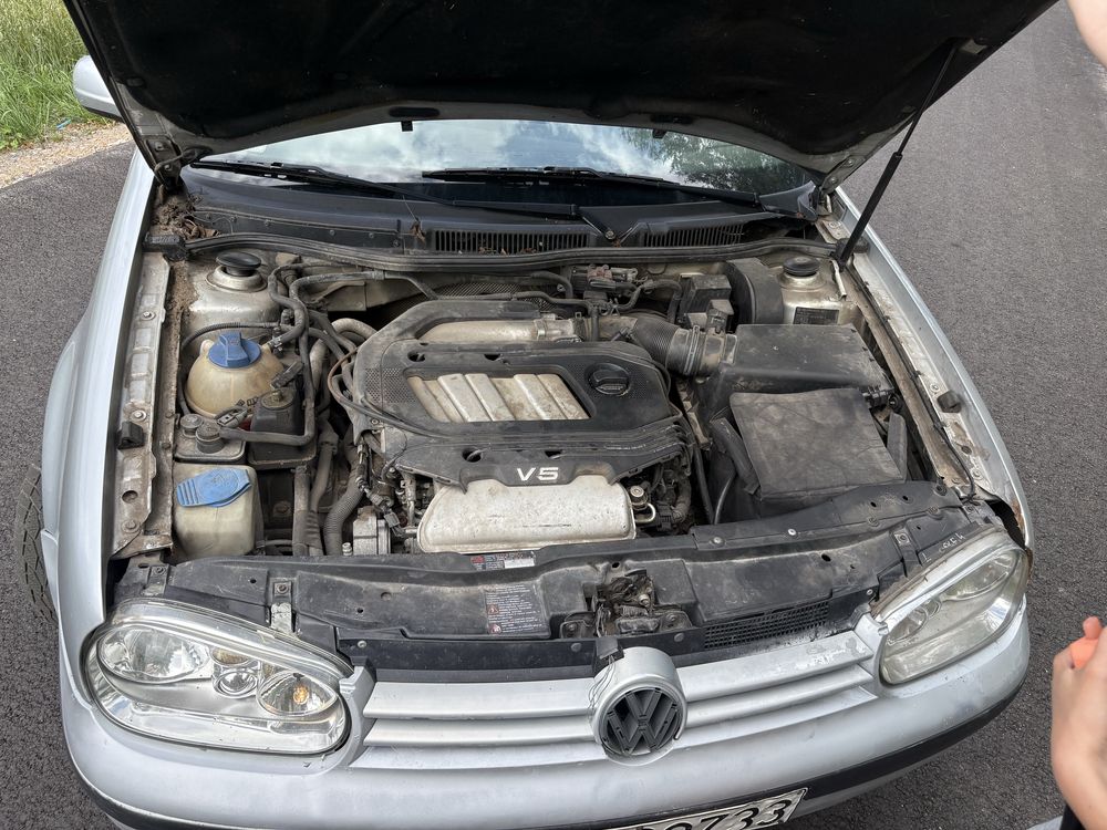 Volkswagen Golf 2,3 v5