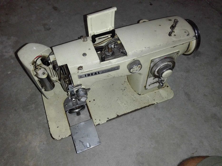 Vendo uma maquina de costura