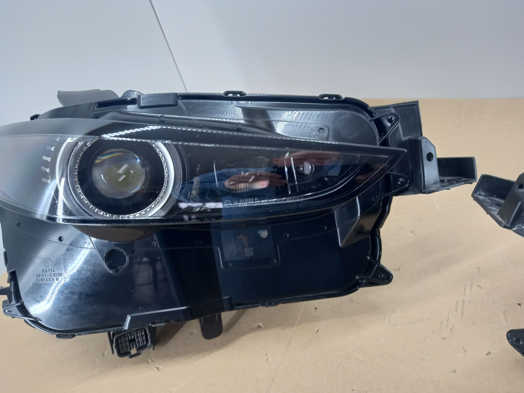 Komplet lamp przednich lampa prawa i lewa Mazda cx30 na 14 pinów