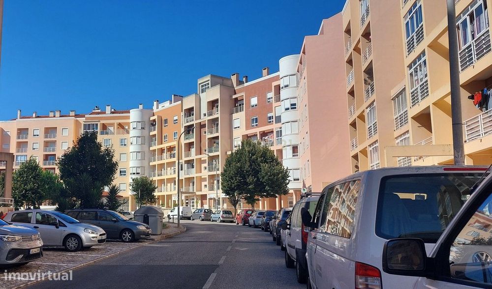 Apartamento T1 com garagem