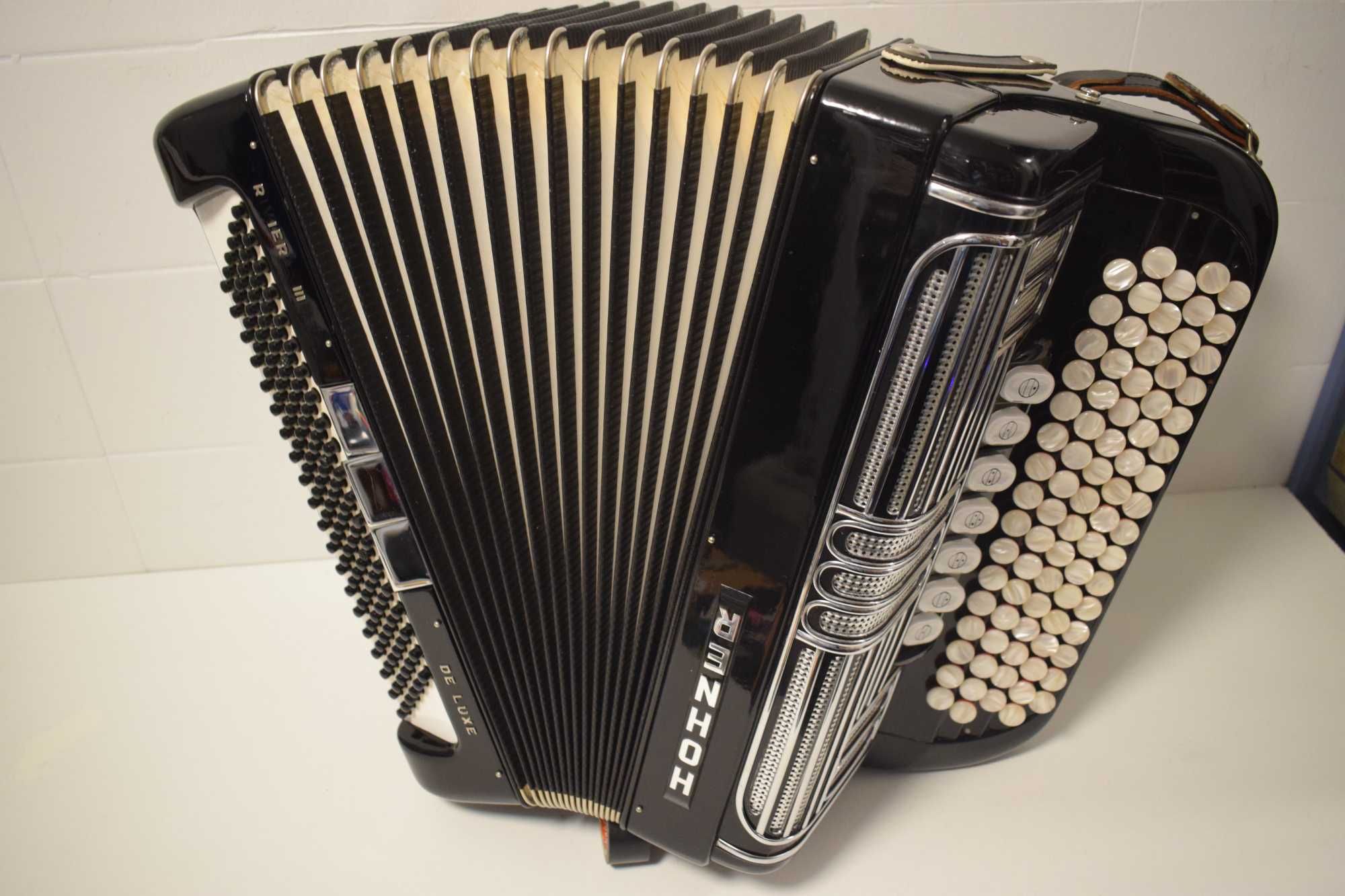 Acordeon Hohner Riveira III N 3 Voz, 156