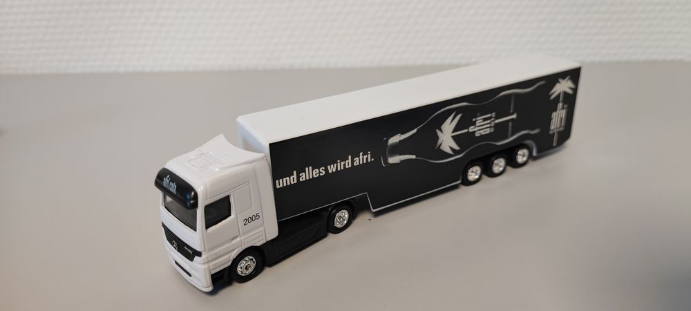 Колекція масштабних моделей авто вантажівок. Масштаб 1:87.