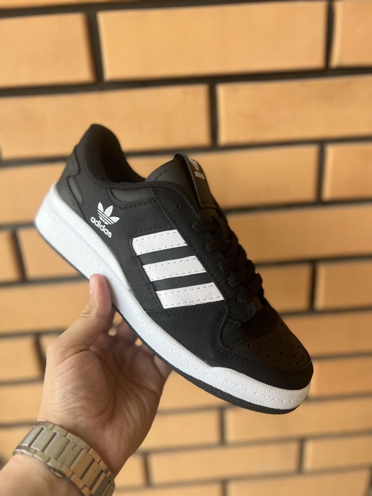 Нові Чоловічі кросівки Adidas
