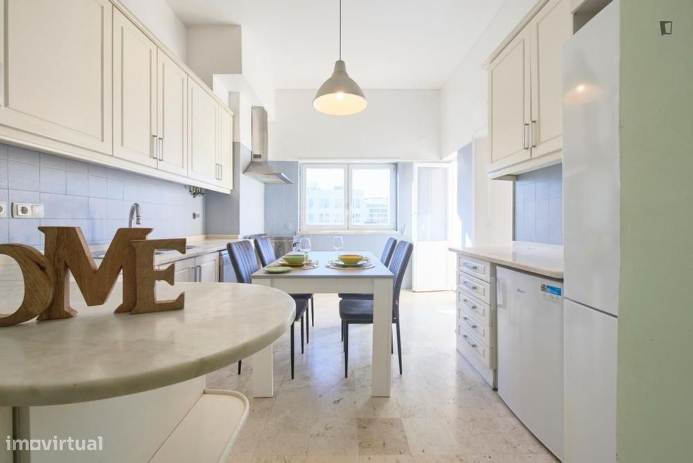 Quarto - localizado em Entrecampos Lisbon