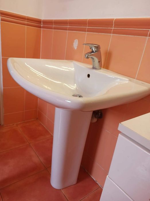 Umywalka z postumentem