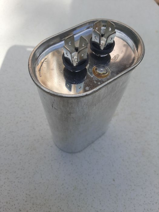 Конденсатор 60 мкф 450 в.