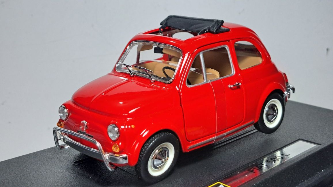 Burago Fiat 500L 1:24