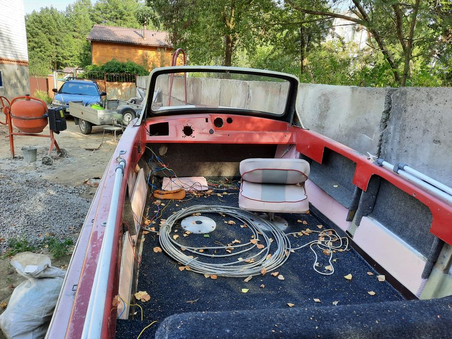 Лодка пластиковая