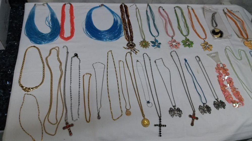 Colares e fios para senhora