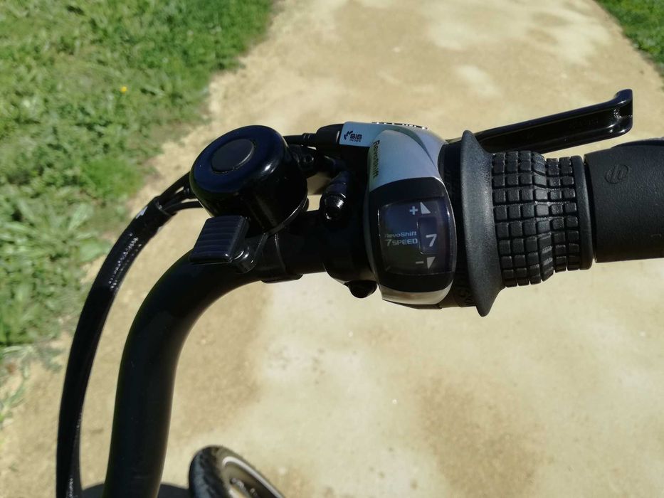 Bicicleta elétrica Neomouv Carlina, roda 26, autonomia 70km, de 2021